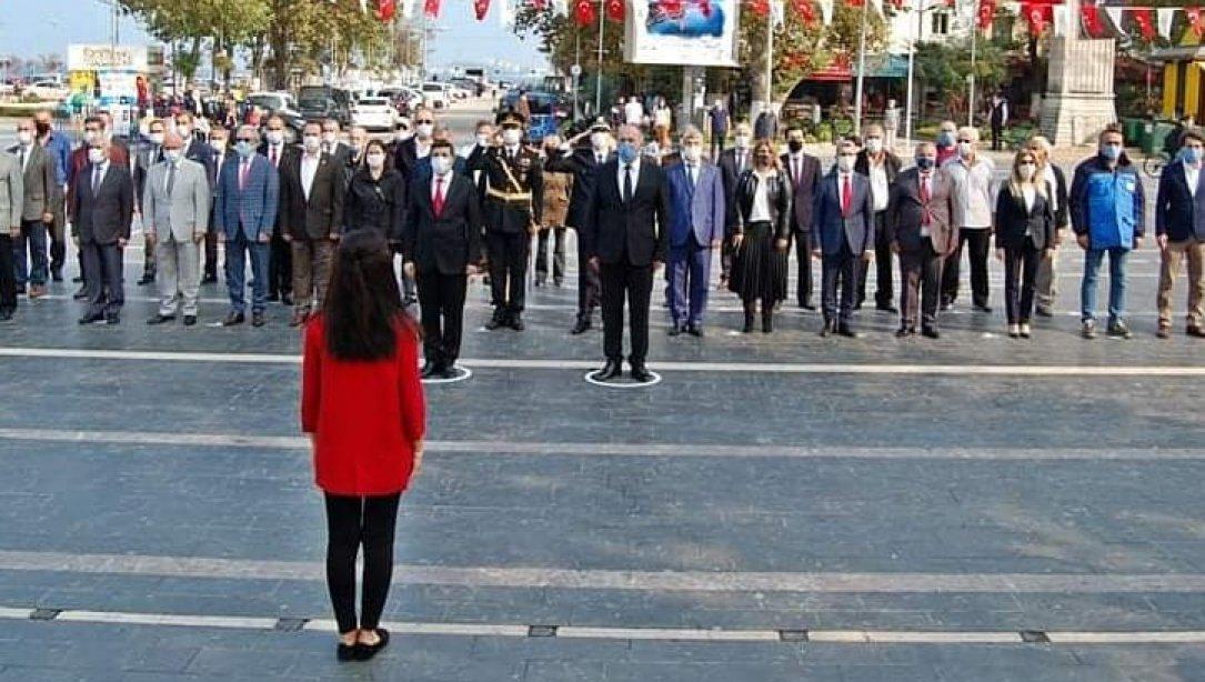 Cumhuriyetimizin 97. Yılı Münasebetiyle Atatürk Anıtına Çelenk Sunumu Yapıldı