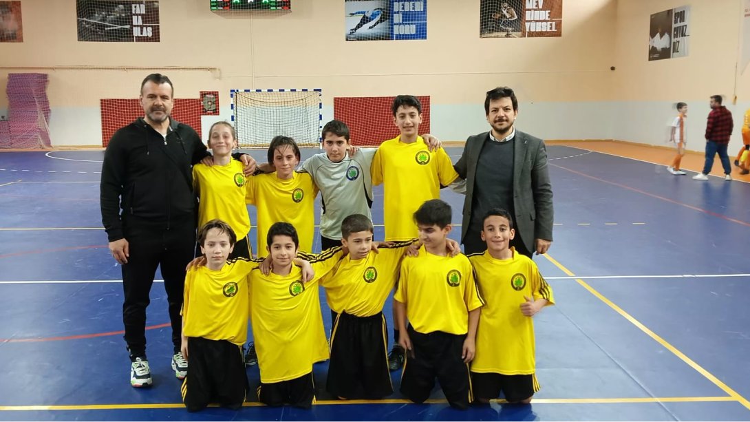 Hüdaverdi Aydın Ortaokulu, Küçük Erkekler Futsal Müsabakalarında İl Birincisi Oldu.
